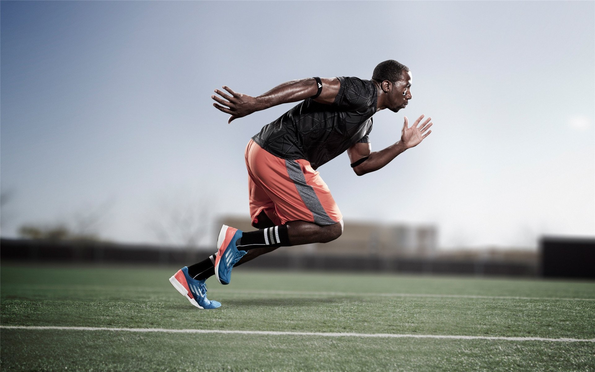 数字化足球裁判系统提升赛事公正性，行业标准逐步建立，数字智能足球