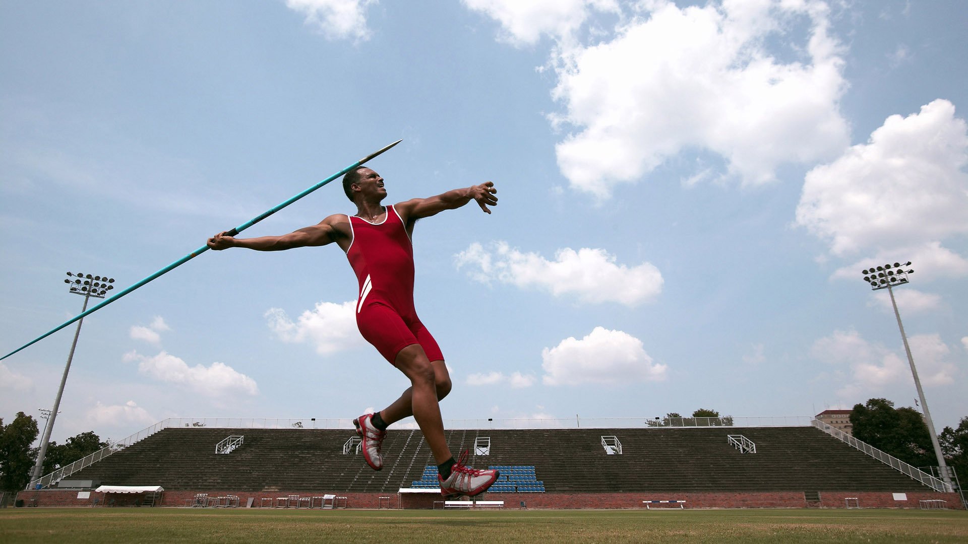 开云·体育官网APP下载-“逆境中的英雄：极端天气下的坚守与突破”，在逆境中崛起的名人